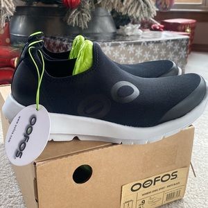 NEW Oofos OOmg Eezee Low Womens Size 9 Black Slip On Recovery Shoes